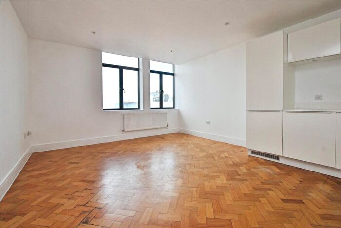 2 Bedroom Apartment To Rent In Parkway, Chelmsford, CM2