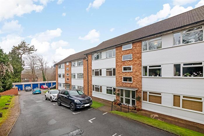 2 Bedroom Apartment For Sale In Tupwood Lane, Caterham, CR3