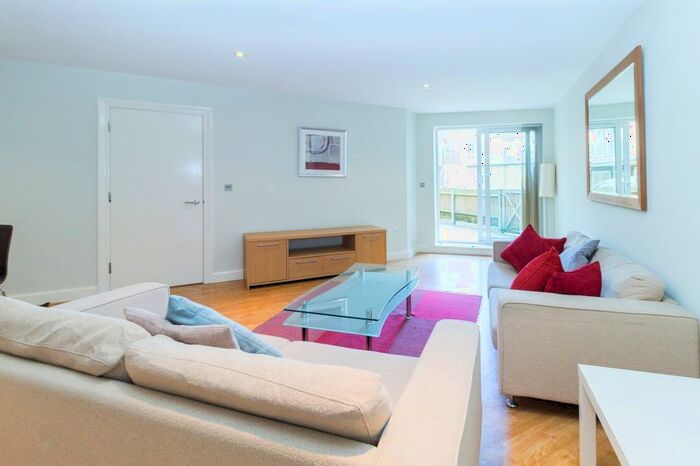 2 Bedroom Flat To Rent In Queensgate House, Hereford Road, Bow, London, E3