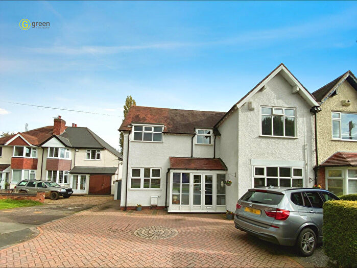 4 Bedroom Semi-Detached House For Sale In Eachelhurst Road, Walmley, B76