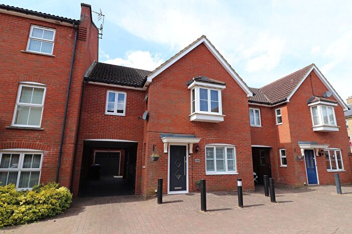 4 Bedroom Link Detached House For Sale In Mendip Way, Stevenage, Hertfordshire, SG1