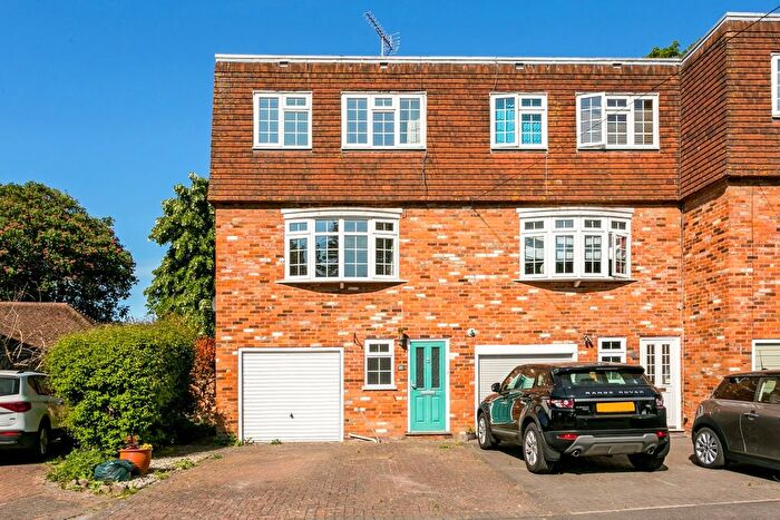 4 Bedroom Town House To Rent In Fieldhead Gardens, Bourne End, SL8