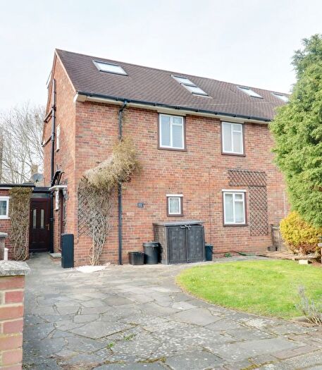 4 Bedroom Semi-Detached House To Rent In Faringdon Avenue, Bromley, BR2