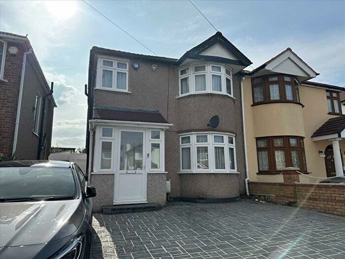 4 Bedroom Property To Rent In Uppingham Avenue, Stanmore, HA7