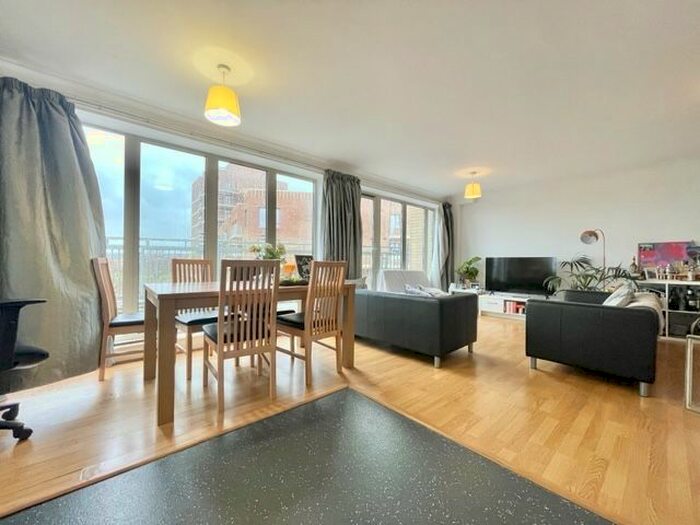 3 Bedroom Flat To Rent In Westmoreland Road, London, SE17