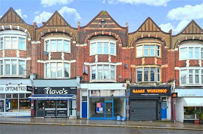 2 Bedroom Flat To Rent In Windmill Hill, Enfield, Greater London, EN2