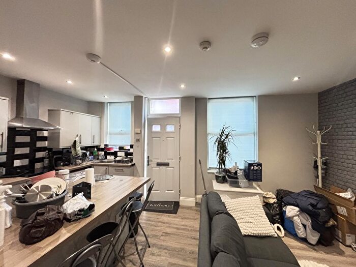 3 Bedroom Semi-Detached House To Rent In Thornville Terrace, Leeds, LS6