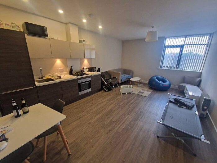 1 Bedroom Flat To Rent In Greenleigh Court, Dawsons Square, Leeds, West Yorkshire, Fz, Uk, LS28