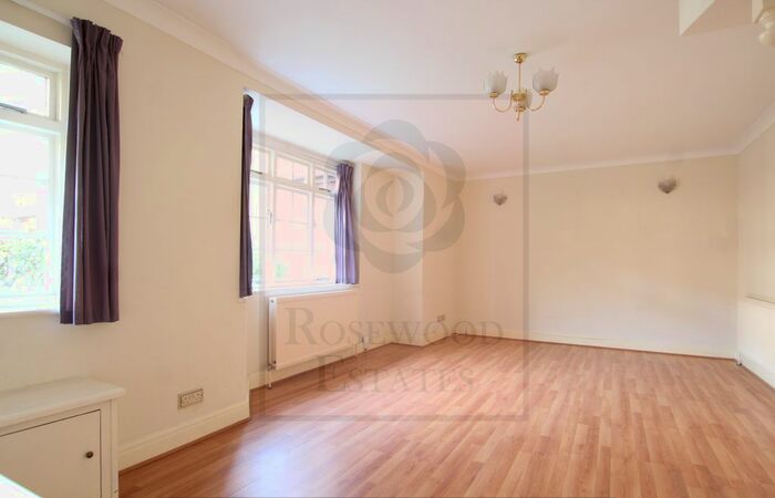 2 Bedroom Cottage To Rent In Queens Road, London, SW19