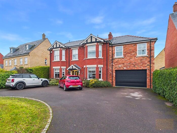 5 Bedroom Detached House For Sale In Evesham Road, Bishops Cleeve, GL52