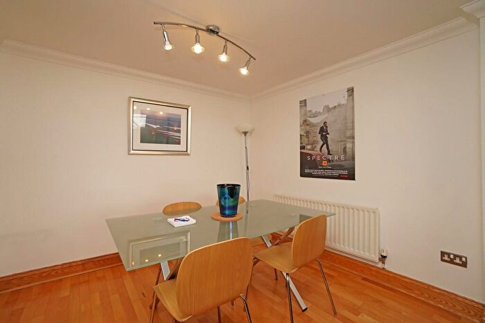 2 Bedroom Apartment To Rent In Sonata House, Lock Approach, Port Solent, PO6