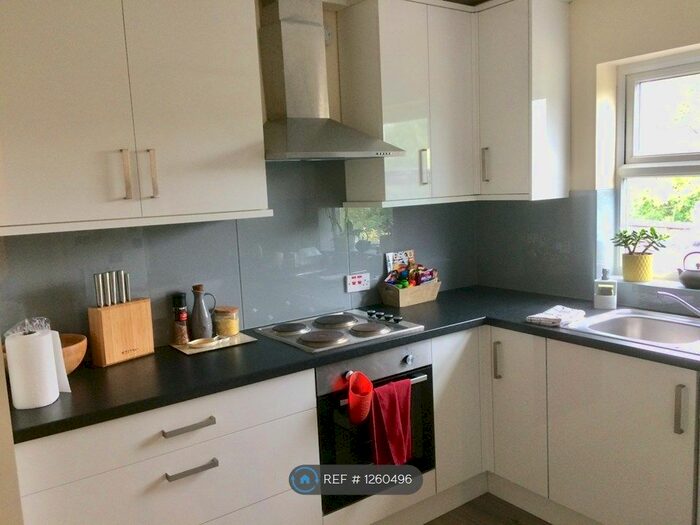 2 Bedroom Flat To Rent In Goldhawk Road, London W12