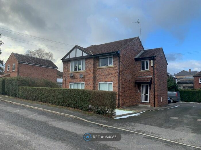 2 Bedroom Flat To Rent In Drummond Avenue, Leeds, LS16