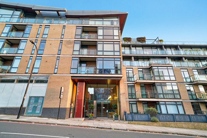 3 Bedroom Flat To Rent In Lymington Road, London, NW6