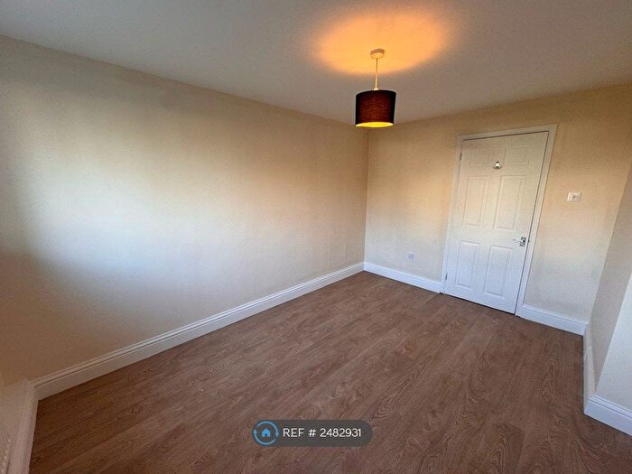 2 Bedroom Flat To Rent In Warren Avenue, South Croydon, CR2