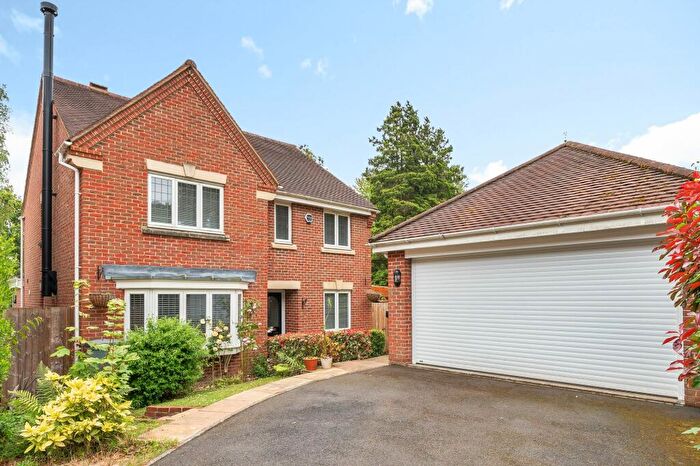 4 Bedroom Detached House For Sale In Vicarage Close, Colgate, RH12