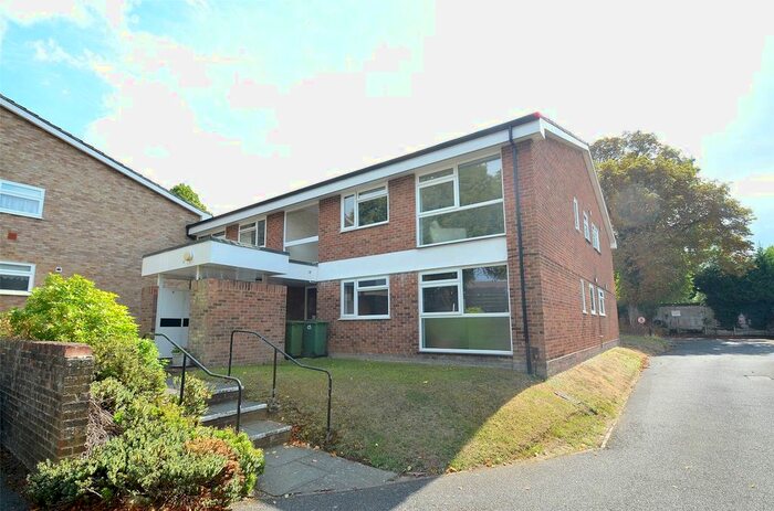 2 Bedroom Flat To Rent In Brambledown Road, Wallington, Surrey, SM6