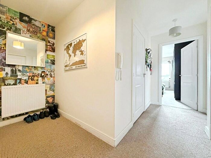 1 Bedroom Apartment For Sale In Fleming Place, Bracknell, Berkshire, RG12