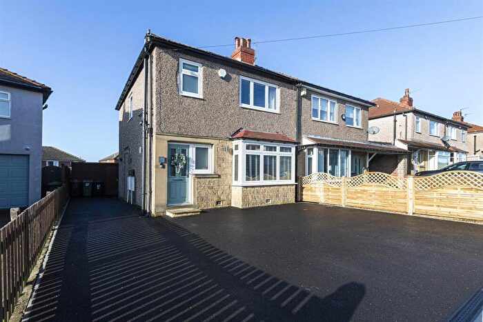 3 Bedroom Semi Detached House For Sale In Goldington Avenue, Oakes, Huddersfield, HD3