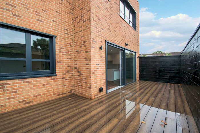 1 Bedroom Flat To Rent In Robinson Road, Tooting, London, SW17