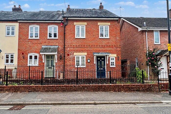 3 Bedroom End Of Terrace House For Sale In Romsey, SO51