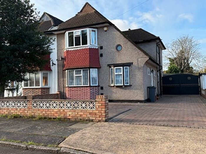 4 Bedroom Semi-Detached House To Rent In Camborneway, Hounslow, TW5