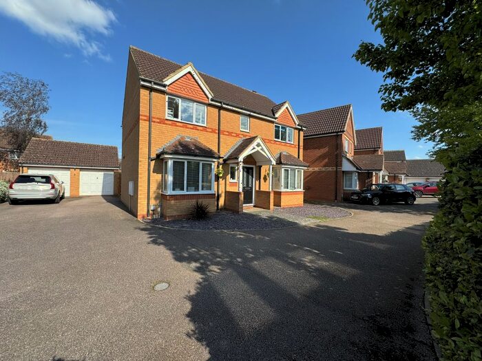 4 Bedroom Detached House For Sale In Chervil Close, Biggleswade, SG18