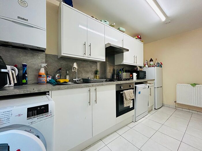 2 Bedroom Flat To Rent In Ashley Hill, Bristol, BS7
