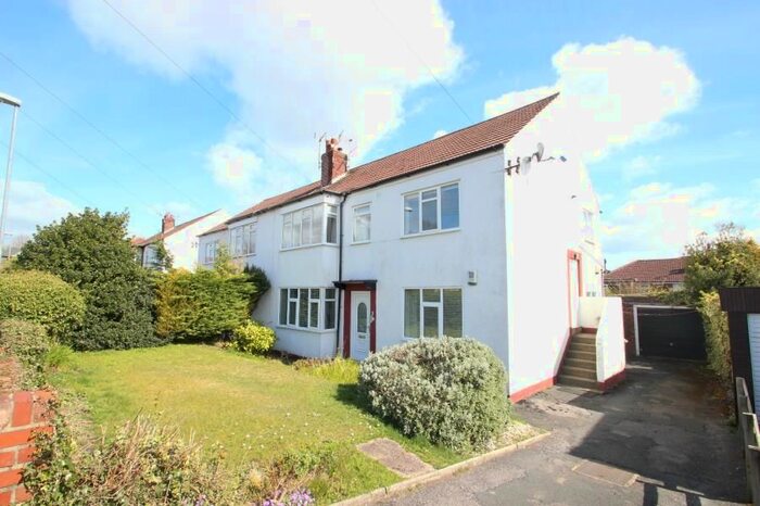 2 Bedroom Flat To Rent In Edgbaston Walk, Alwoodley, Leeds, LS17