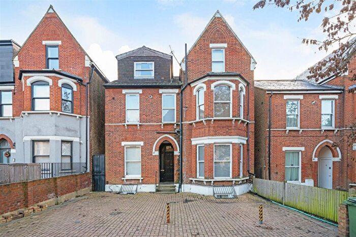 3 Bedroom Flat To Rent In Croydon Road, Anerley, London, SE20