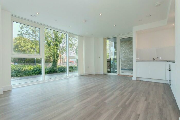 3 Bedroom Duplex To Rent In Thames Road, London, E16