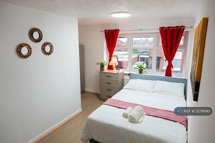 6 Bedroom Detached House To Rent In Hall Road, Chadwell Heath, Romford, RM6