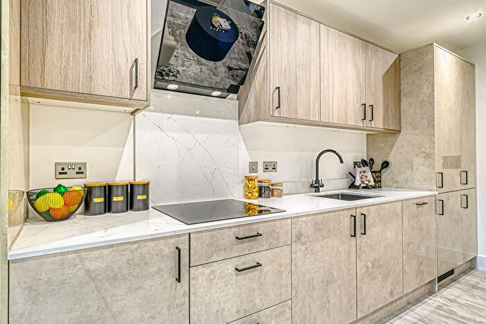 2 Bedroom Flat For Sale In Kenneth Road, Benfleet, SS7