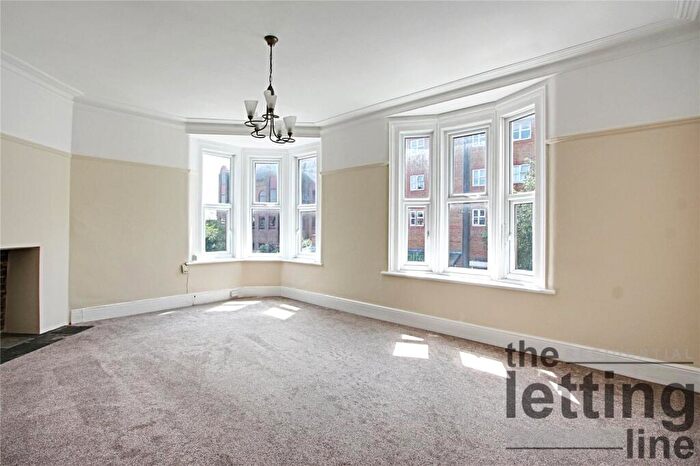 2 Bedroom Apartment To Rent In Windmill Hill, Enfield, Middlesex, EN2