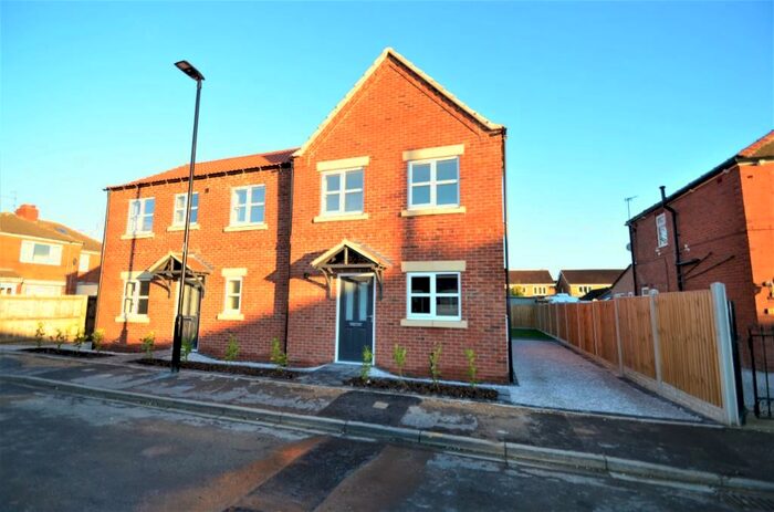 3 Bedroom Semi-Detached House To Rent In St. Vincents Avenue, Doncaster, South Yorkshire, DN3