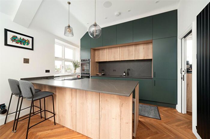 3 Bedroom Flat To Rent In Prince Of Wales Drive, London, SW11