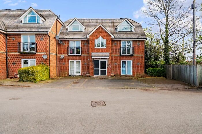 2 Bedroom Flat To Rent In Greengates, Reading, RG30