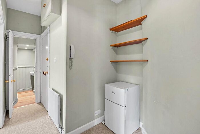 1 Bedroom Flat To Rent In Raeburn Place, Stockbridge, Edinburgh, EH4