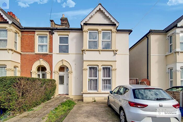 2 Bedroom Maisonette To Rent In Airthrie Road, Ilford, IG3