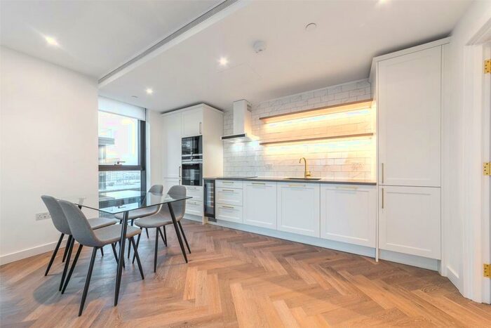 2 Bedroom Apartment To Rent In Gauging Square, London, E1W