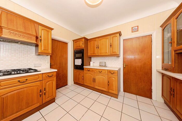 3 Bedroom Bungalow For Sale In Courtlands Park, Carmarthen, Carmarthenshire, SA31