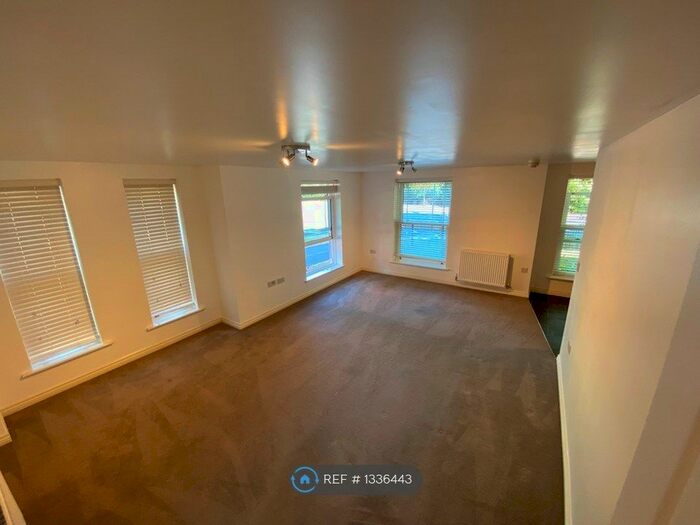 2 Bedroom Flat To Rent In Watson House, Bletchley, Milton Keynes, MK3