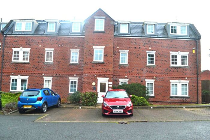 2 Bedroom Flat To Rent In Beckford Court, Tyldesley, Manchester, M29