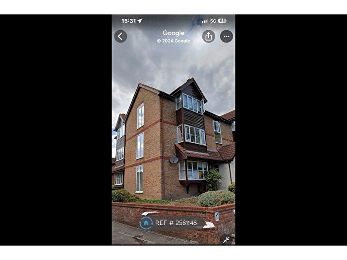 Studio To Rent In Orchard Grove, London, SE20