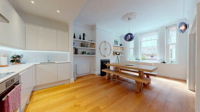 2 Bedroom Flat To Rent In Great Portland Street, London, W1W