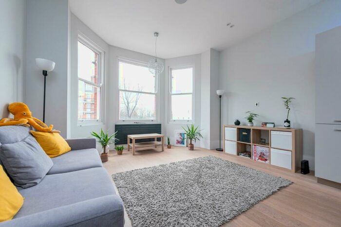 2 Bedroom Apartment To Rent In Shoot Up Hill, London, NW2