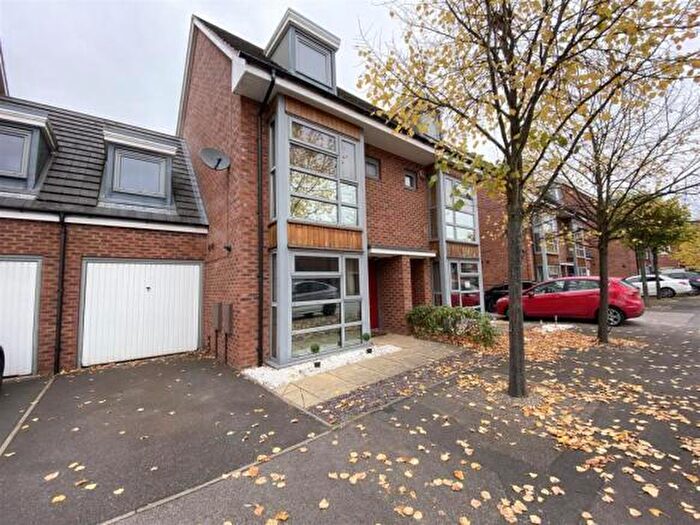 4 Bedroom Semi-Detached House To Rent In Keepers Gate, Chelmsley Wood, B37