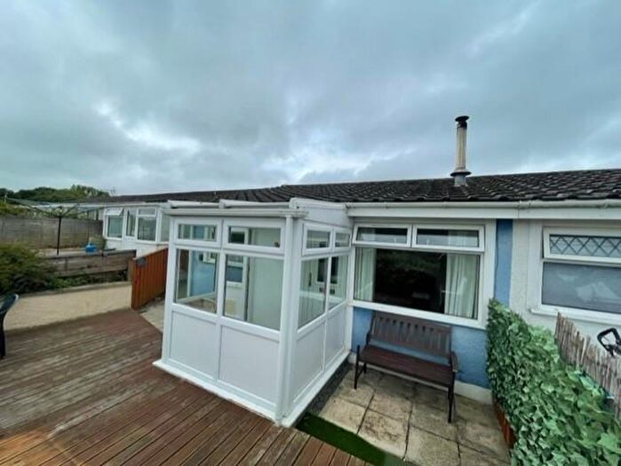2 Bedroom Semi-Detached Bungalow To Rent In Seaview Crescent, Goodwick, SA64