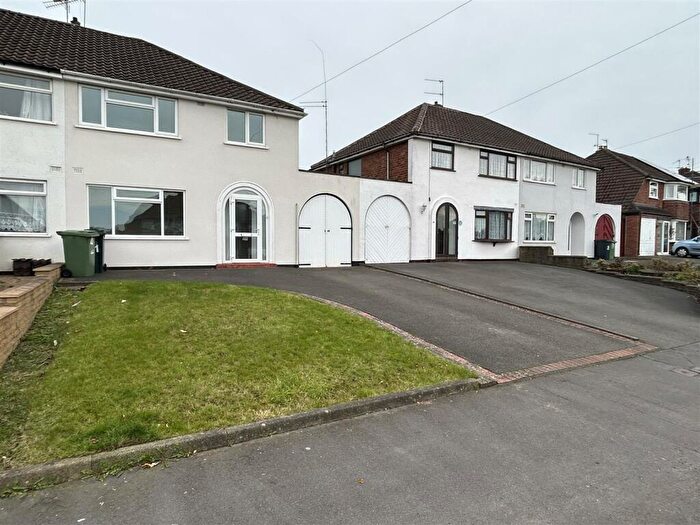 3 Bedroom House To Rent In Dunstall Road, Halesowen, West Midlands, B63