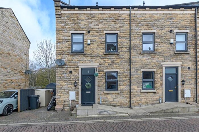 4 Bedroom Semi Detached House For Sale In , Hebble View, Siddal, Halifax, HX3